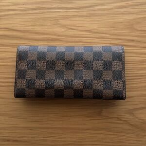 Louis Vuitton
Emilie leather wallet
Brown, Leather